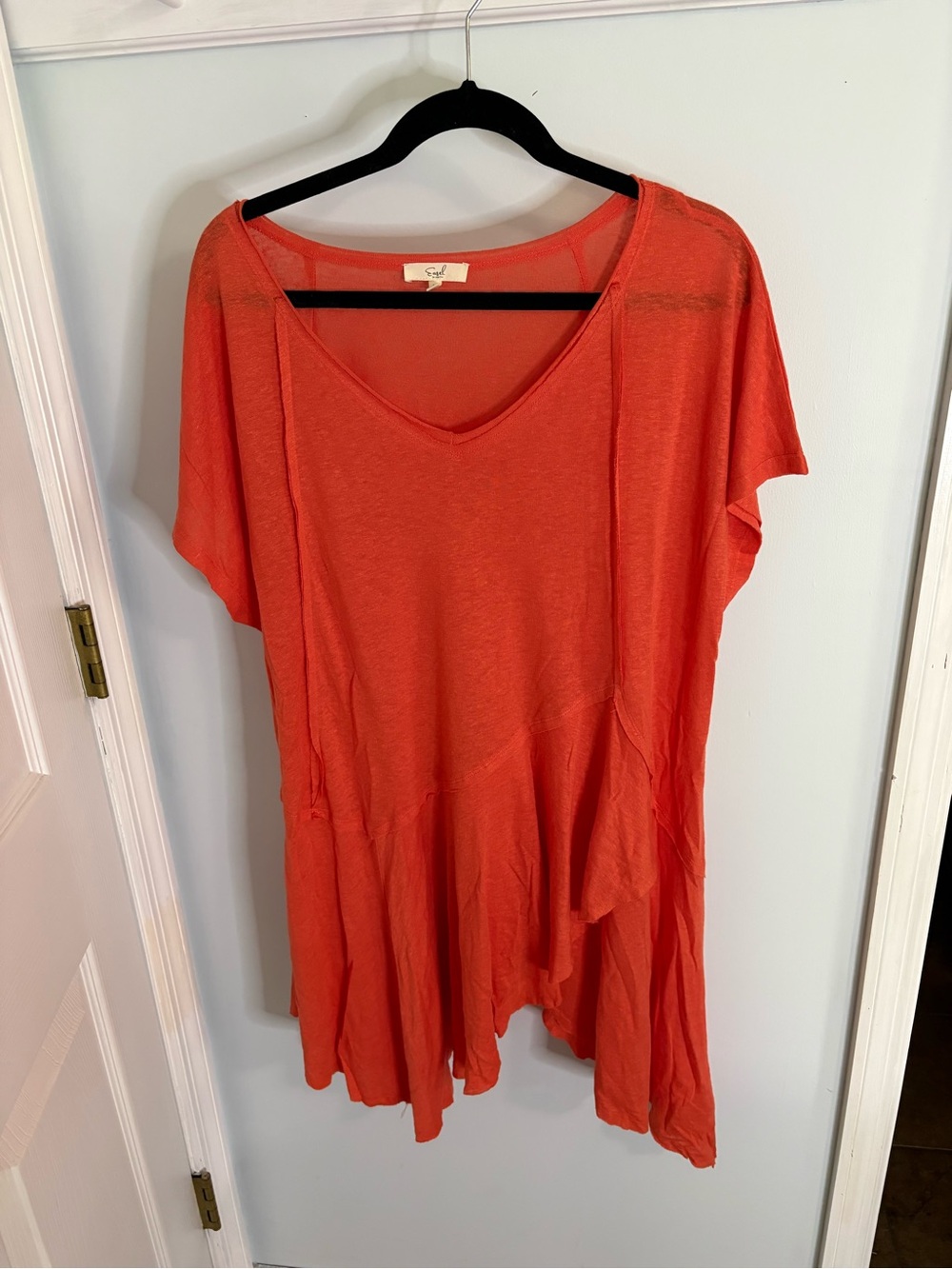 Easel V-Neck Short Sleeve Tunic in Orange